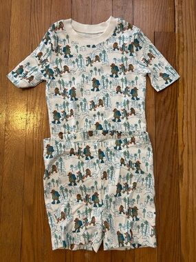 L.L. Bean White Kids Pajama Set with Forest Bear Print